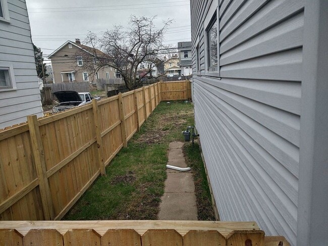 Building Photo - 587 S Ogden Ave