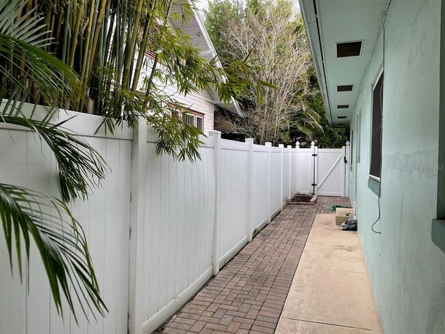 Building Photo - 807 26th Ave N