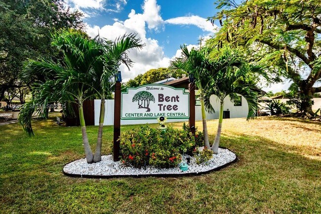 Building Photo - 5240 SW 139th Pl