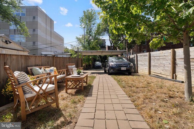 Building Photo - 210 Varnum St NW