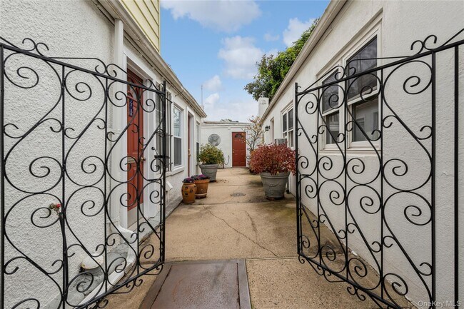 Building Photo - 51 Spring St