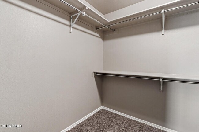 Building Photo - 297 Denim St