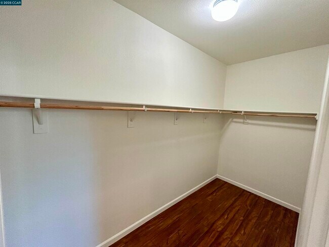 Building Photo - 47 Sugarbush Ct