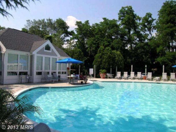 Building Photo - 3175 Summit Square Dr