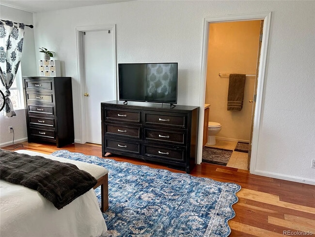 Building Photo - 5776 Biscay St