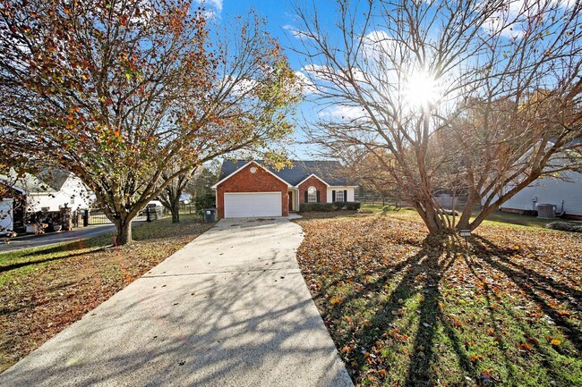 Building Photo - Indian Trail Ranch!