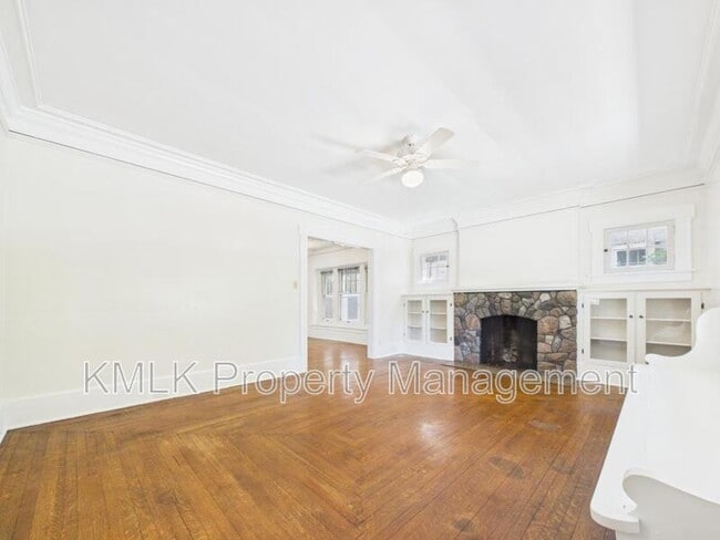 Building Photo - 137 Conger Ave