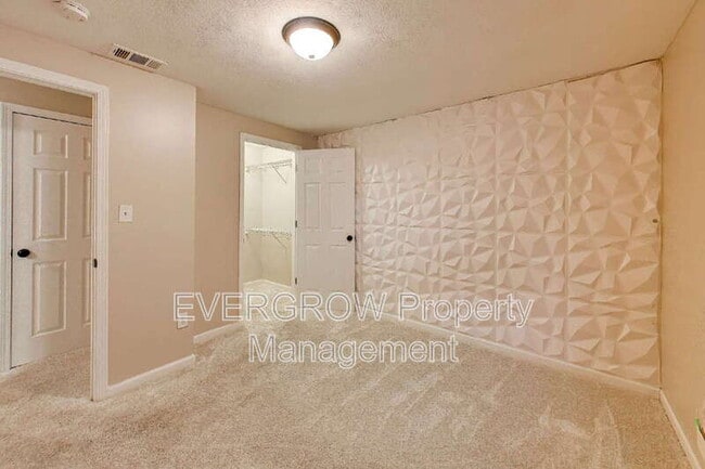 Building Photo - 9518 Bent Brook Dr