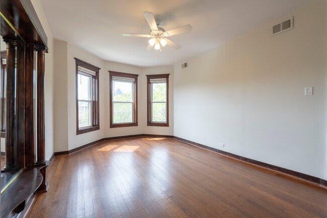 Building Photo - 666 E 50th Pl