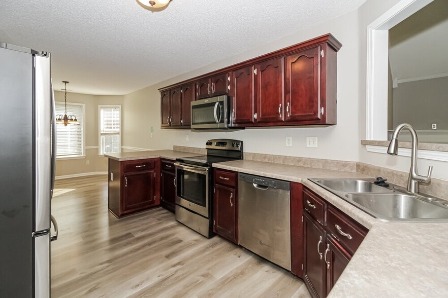 Building Photo - 4845 Shadow Pine Cove