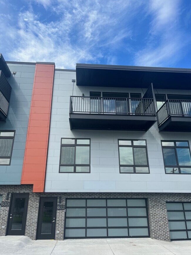 Building Photo - 626 N 46th St