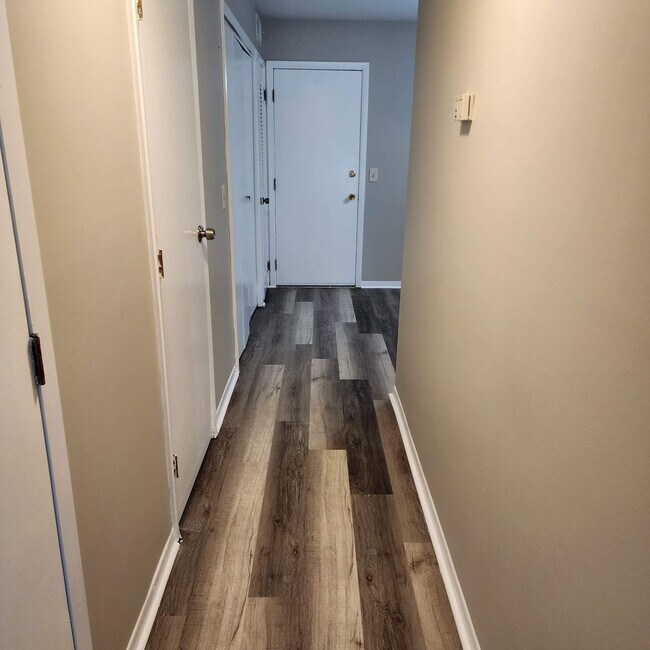 Building Photo - NEW PRICE! NEW UPDATES, YOU CANNOT BEAT THIS ONE!