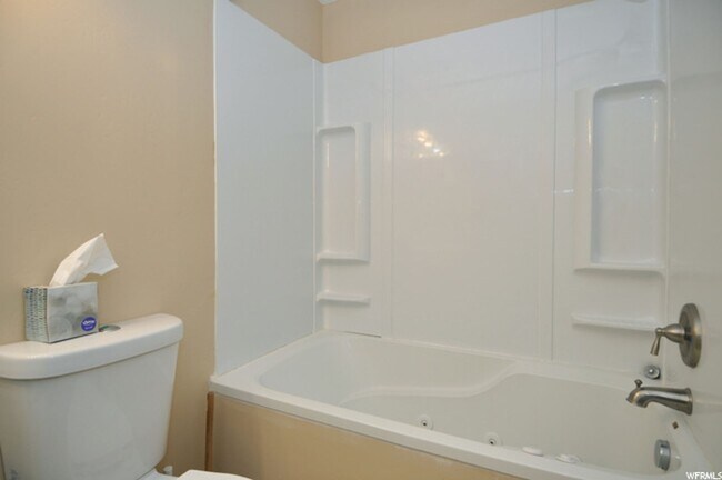 Building Photo - 3891 E Cunninghill Dr