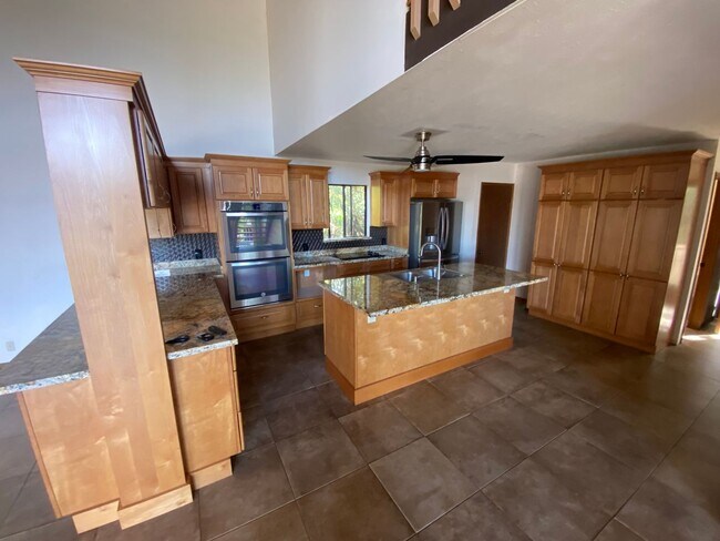 Building Photo - 3305 Kehala Dr