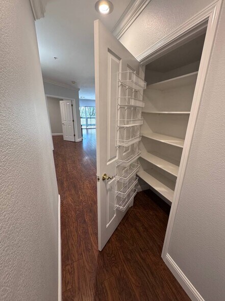 Building Photo - 216 Stone Pine Ln