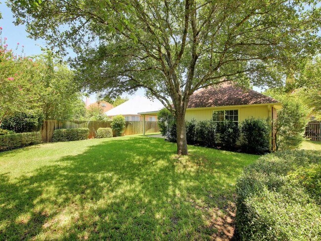 Building Photo - 213 Mesa Verde