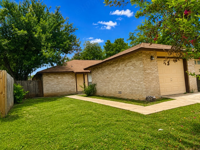Building Photo - 8873 Meadow Trace St