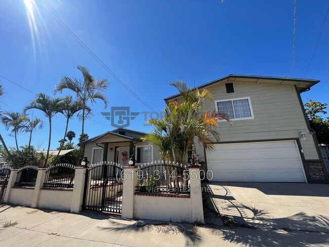 Building Photo - 2430 Bartel St