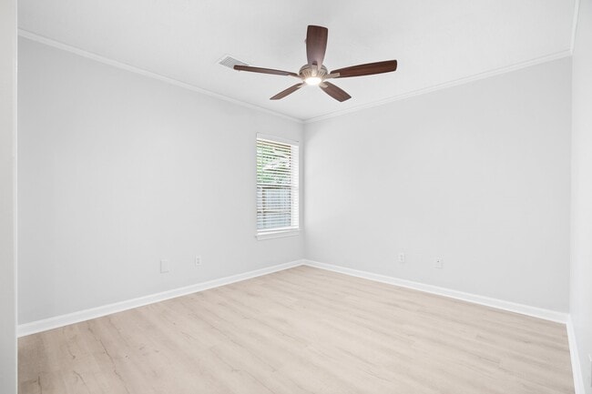 Building Photo - 23 Teakwood Pl