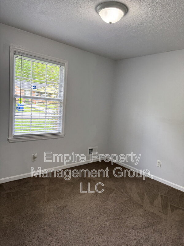 Building Photo - 2217 Apple Valley Rd