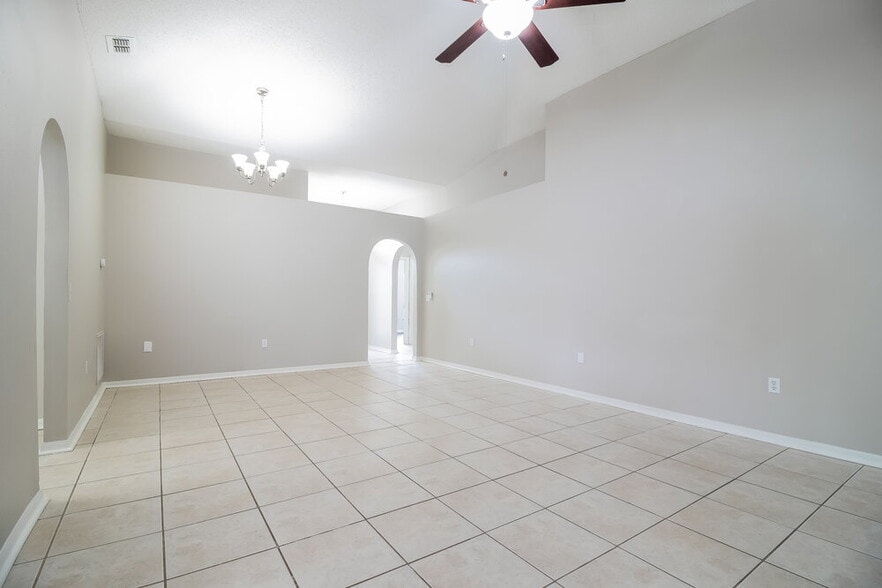 Building Photo - 12514 Woodbury Cove Dr