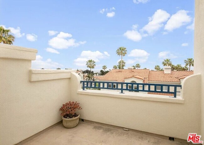 Building Photo - 6471 Zuma View Pl
