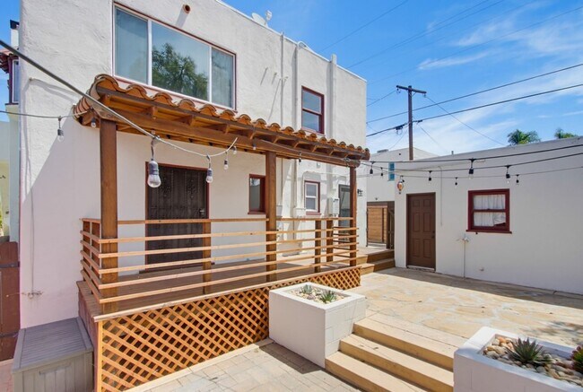 Building Photo - Historic Charm Meets Modern Living – Stunning 5 Bedroom Home on Iconic Myrtle Avenue
