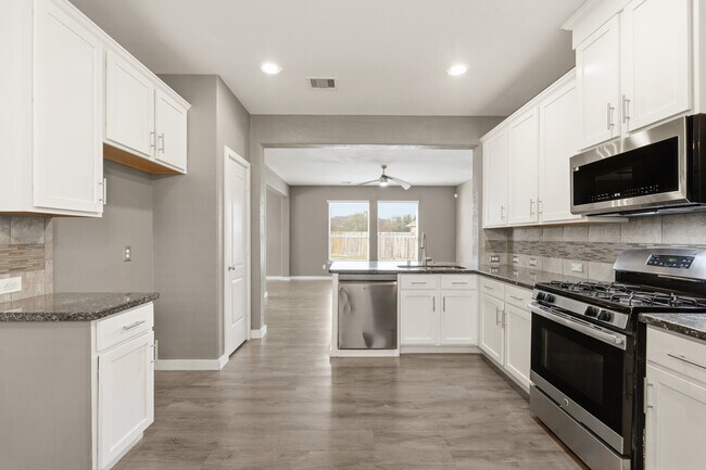 Building Photo - 12102 Sempione Dr