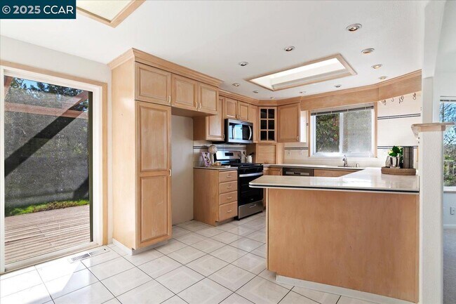 Building Photo - 207 Midway Dr