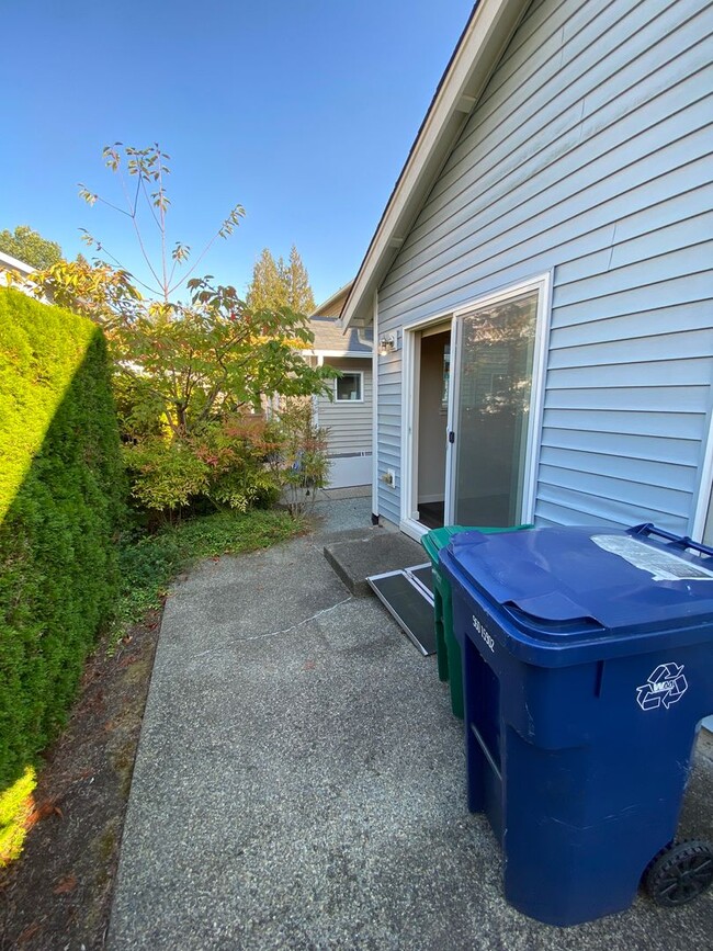 Building Photo - 2 bed/2.5 bath Townhouse in Caldara at the...