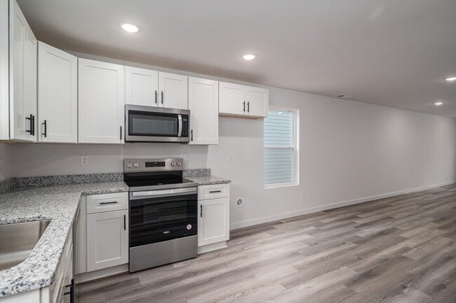 Primary Photo - Live Brand-New in Hickory – Modern 3BR Tow...