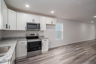 Building Photo - Live Brand-New in Hickory – Modern 3BR Tow...