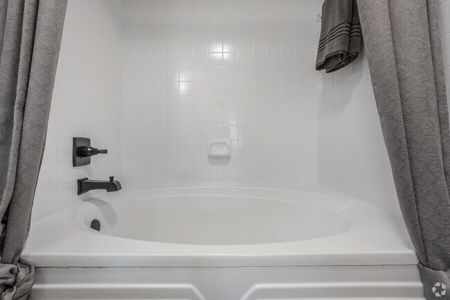 Building Photo - Get $500 Off on a Spacious 2/2 Apt!