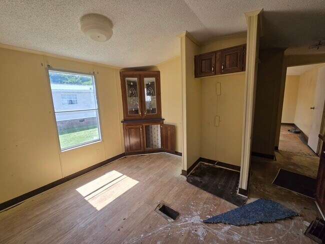 Building Photo - 2115 Cattail Cir