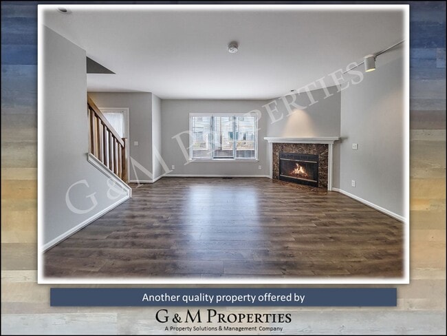 Building Photo - 2-Bd Townhome - On University Avenue!