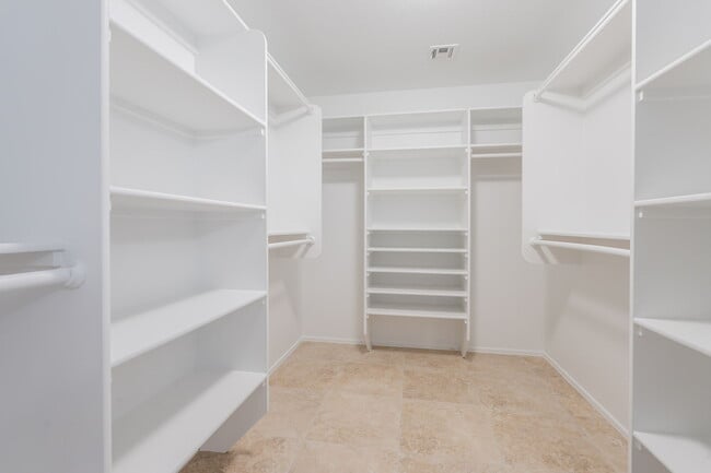 Building Photo - 4500 E Del Rio St