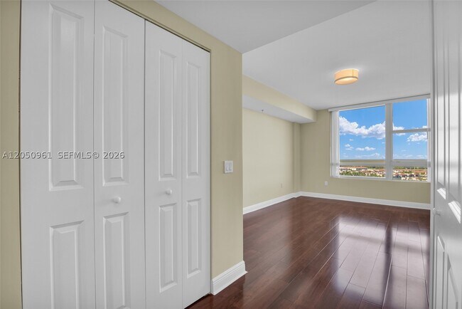 Building Photo - 2681 N Flamingo Rd