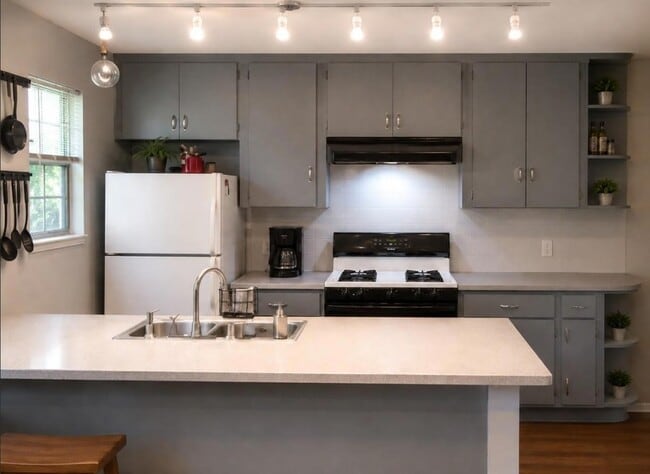 Building Photo - 4516 Avenue D #C C