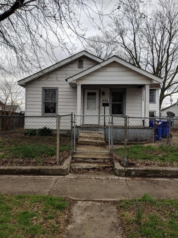 Building Photo - 820 S Locke St