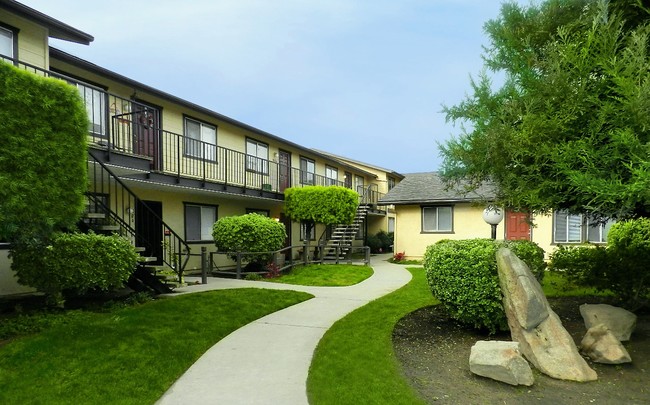 The Lincoln - 581 W Lincoln Ave Clovis CA 93612 | Apartment Finder