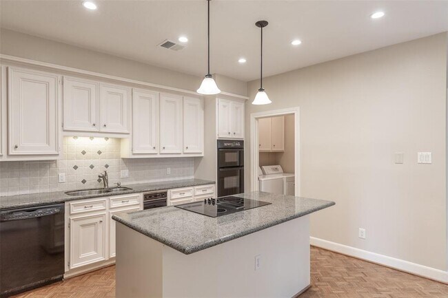 Building Photo - 9559 Doliver Dr