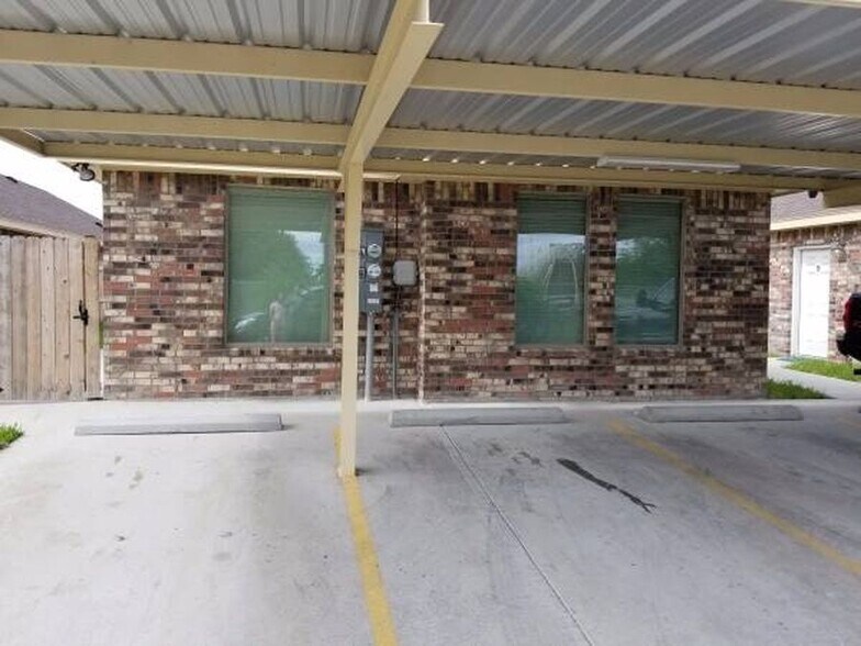 Covered Parking - 1428 Leann Rimes Rd