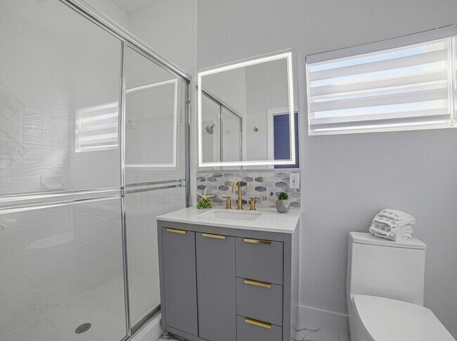 Building Photo - 2519 Barcelona Dr