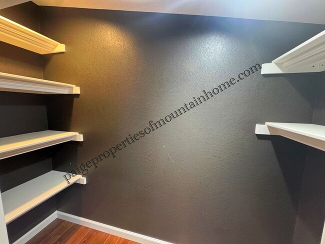 Building Photo - 4 Bed/2 Bath Home in Village Green