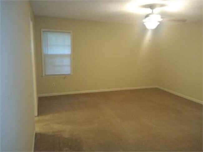 Building Photo - Coming soon. Charming 3-Bedroom Home in Co...