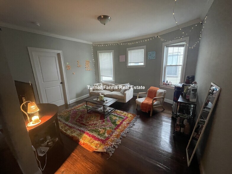 Building Photo - 47 Beech Glen St