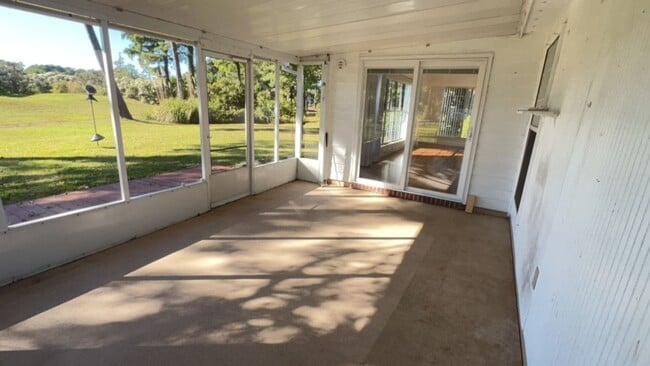 Building Photo - LIVE THE GOOD LIFE at this wonderful ranch...