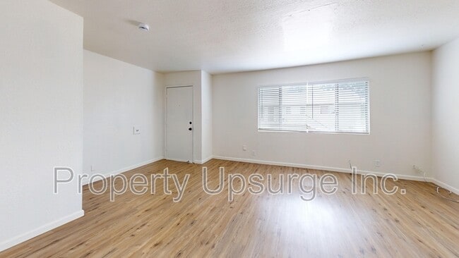 Building Photo - 2061 Rosamond Ave