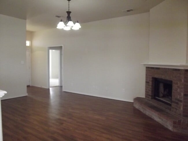 Building Photo - Large 3/2/2 Home in Monterey - Frenship School District