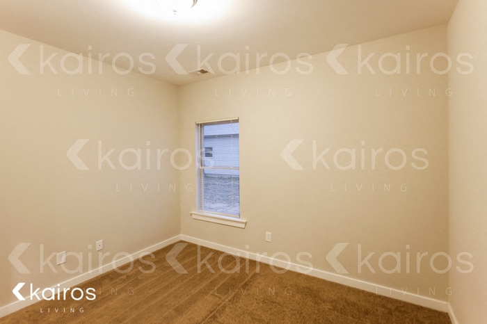 Building Photo - 611 White Oak Cir